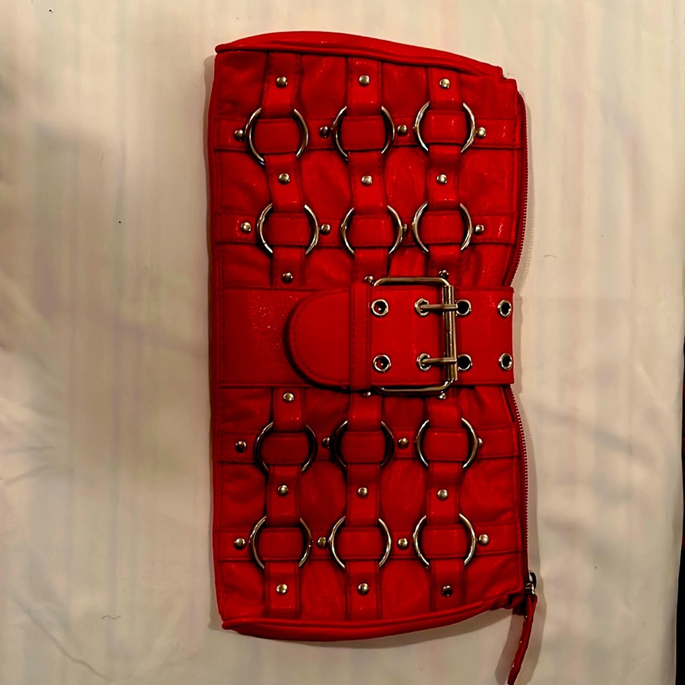Red clutch